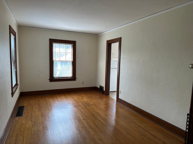 206 OAK Street 1R, Elgin, IL 60123