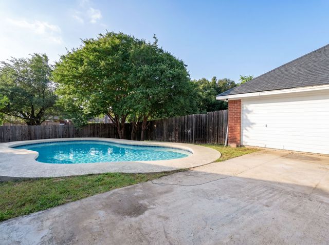 8260 Edgewater Drive, Frisco, TX 75034