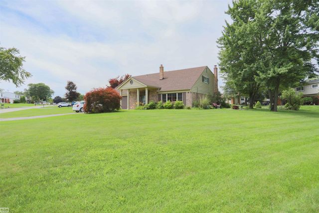 8693 Hedgeway Drive, Shelby Twp, MI 48317