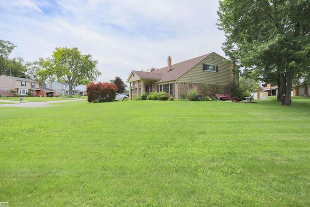 8693 Hedgeway Drive, Shelby Twp, MI 48317