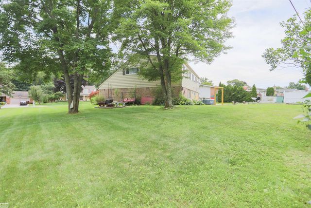 8693 Hedgeway Drive, Shelby Twp, MI 48317