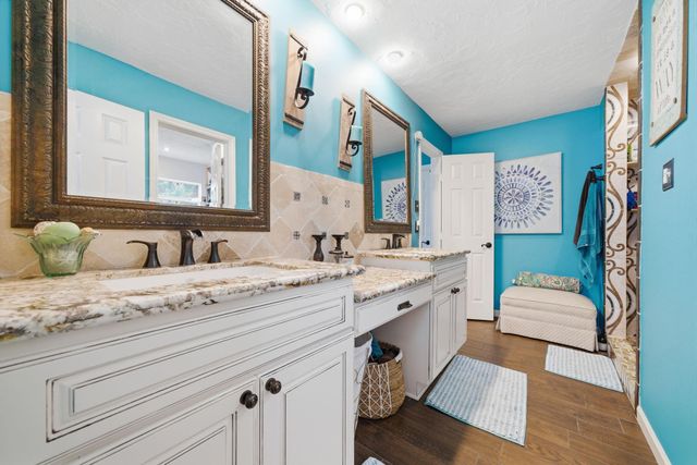 11706 Idlebrook Drive, Houston, TX 77070