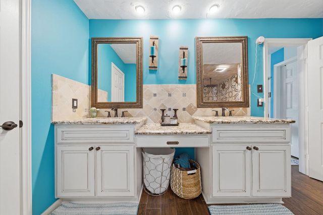 11706 Idlebrook Drive, Houston, TX 77070