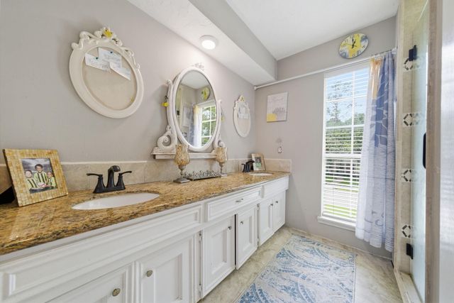 11706 Idlebrook Drive, Houston, TX 77070