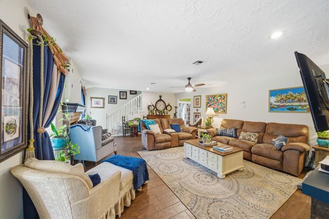 11706 Idlebrook Drive, Houston, TX 77070