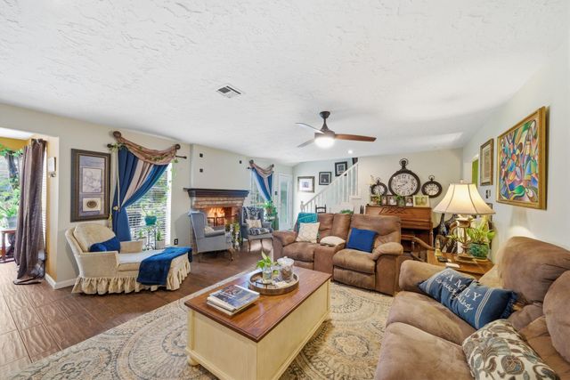11706 Idlebrook Drive, Houston, TX 77070
