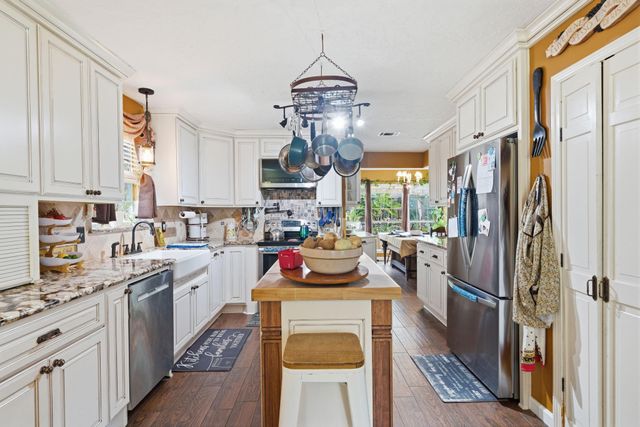 11706 Idlebrook Drive, Houston, TX 77070