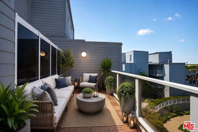 220 The Village 304, Redondo Beach, CA 90277
