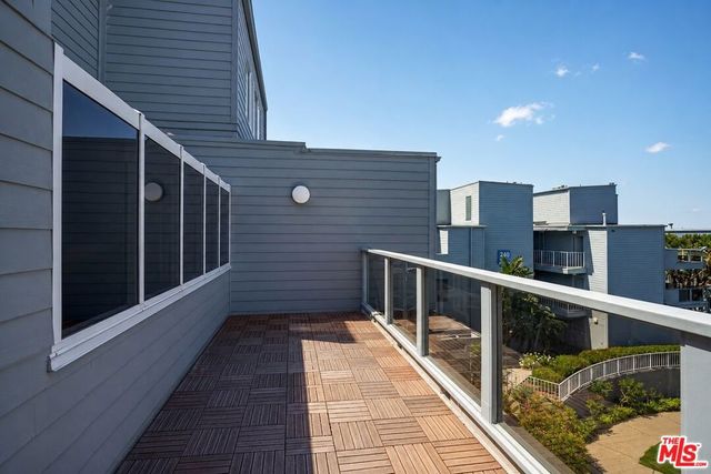 220 The Village 304, Redondo Beach, CA 90277