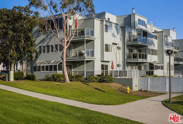 220 The Village 304, Redondo Beach, CA 90277