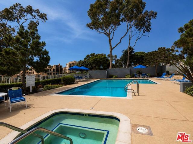 220 The Village 304, Redondo Beach, CA 90277