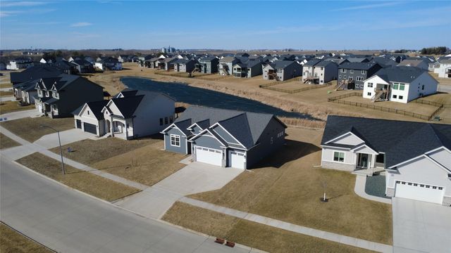 45 NW Alderleaf Drive, Waukee, IA 50263