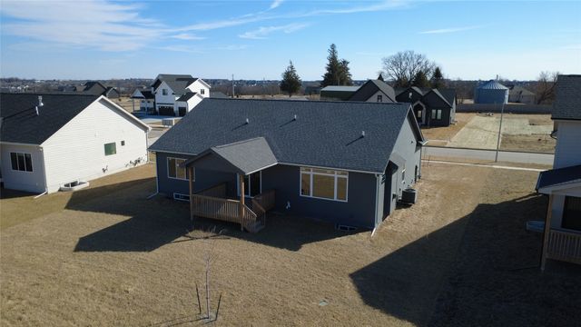 45 NW Alderleaf Drive, Waukee, IA 50263