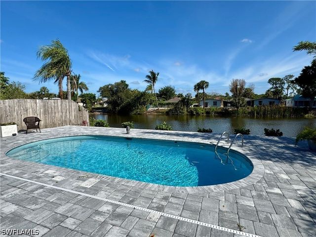 829 107th AVE N Unit 1, Naples, FL 34108
