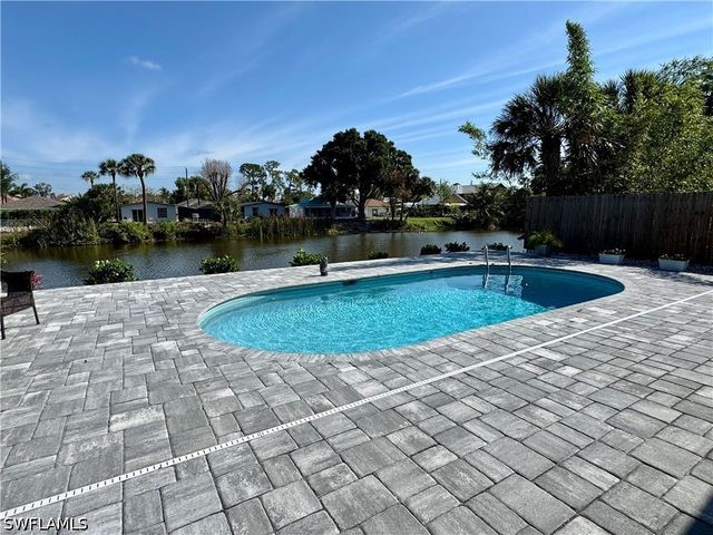 829 107th AVE N Unit 1, Naples, FL 34108