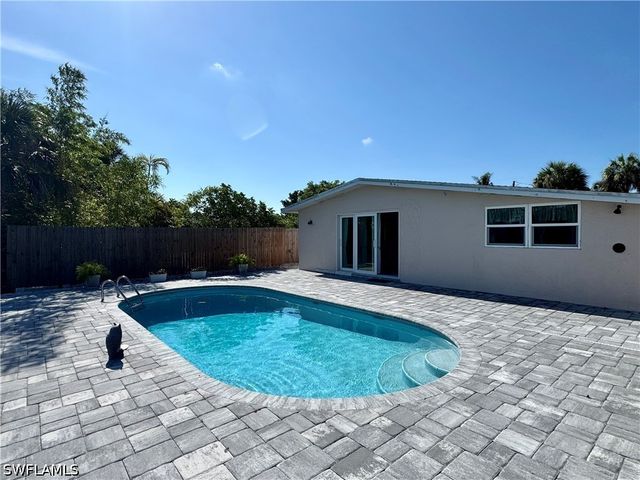 829 107th AVE N Unit 1, Naples, FL 34108