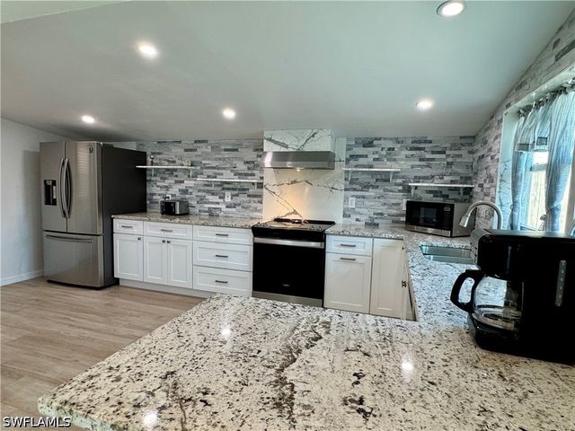 829 107th AVE N Unit 1, Naples, FL 34108