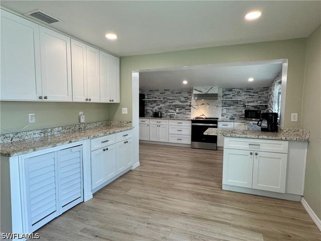 829 107th AVE N Unit 1, Naples, FL 34108