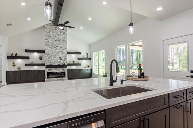 159 Road 6613, Dayton, TX 77535