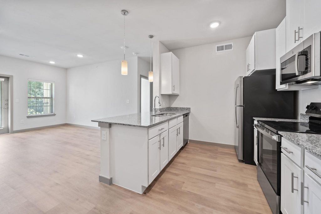 691 Union Chapel RD S1, Cedar Creek, TX 78612
