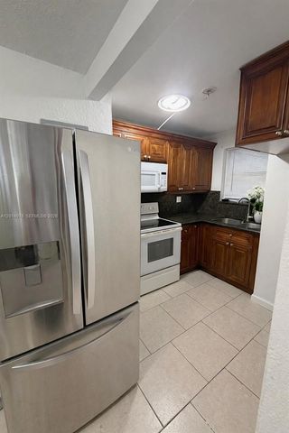 310 Fontainebleau Blvd 206, Miami, FL 33172