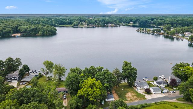 12349 N Sherman Lake Drive, Augusta, MI 49012