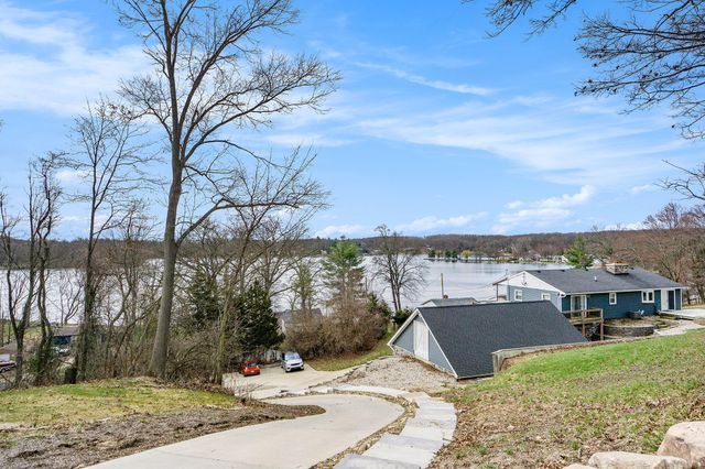 12349 N Sherman Lake Drive, Augusta, MI 49012