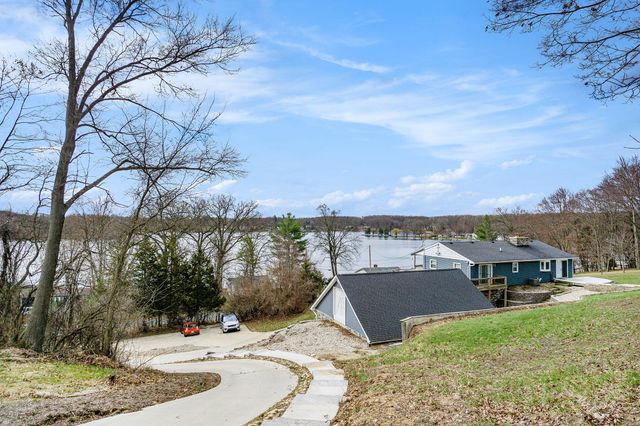 12349 N Sherman Lake Drive, Augusta, MI 49012