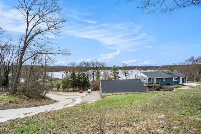 12349 N Sherman Lake Drive, Augusta, MI 49012