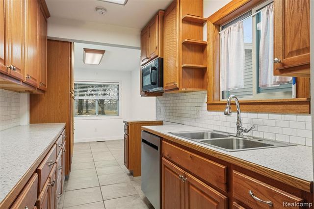 1925 Anne Avenue, Lincoln Park, MI 48146