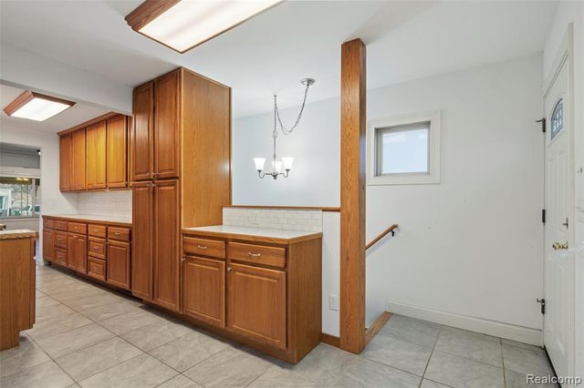 1925 Anne Avenue, Lincoln Park, MI 48146