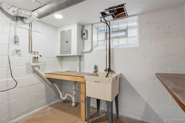 1925 Anne Avenue, Lincoln Park, MI 48146