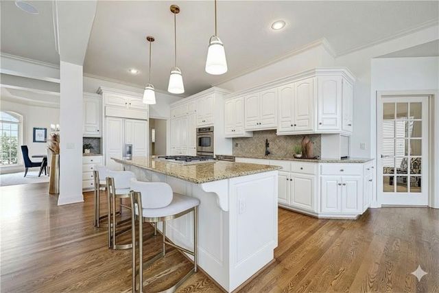 740 Suffolk Lane, Loch Lloyd, MO 64012