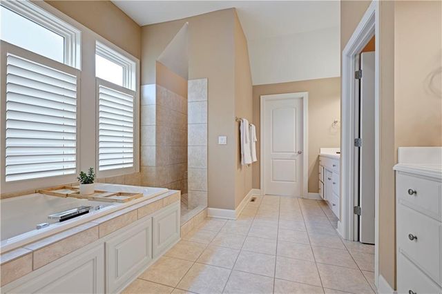 740 Suffolk Lane, Loch Lloyd, MO 64012