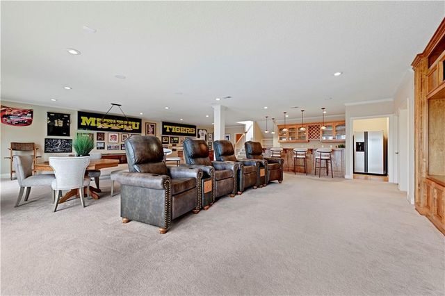 740 Suffolk Lane, Loch Lloyd, MO 64012