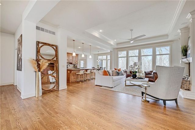 740 Suffolk Lane, Loch Lloyd, MO 64012