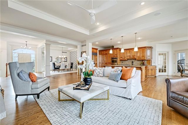 740 Suffolk Lane, Loch Lloyd, MO 64012