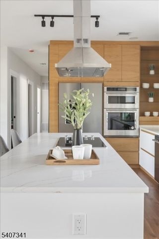 27 Sullivan Dr, Emerson Boro, NJ 07630