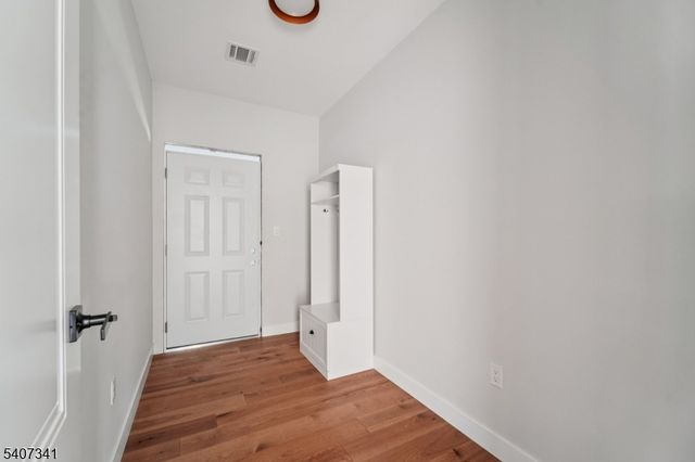 27 Sullivan Dr, Emerson Boro, NJ 07630