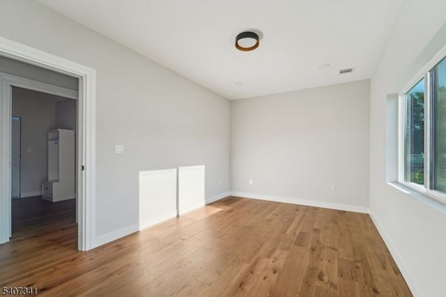 27 Sullivan Dr, Emerson Boro, NJ 07630