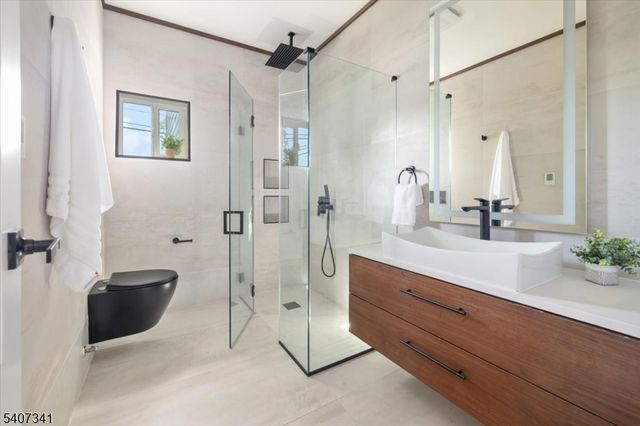 27 Sullivan Dr, Emerson Boro, NJ 07630