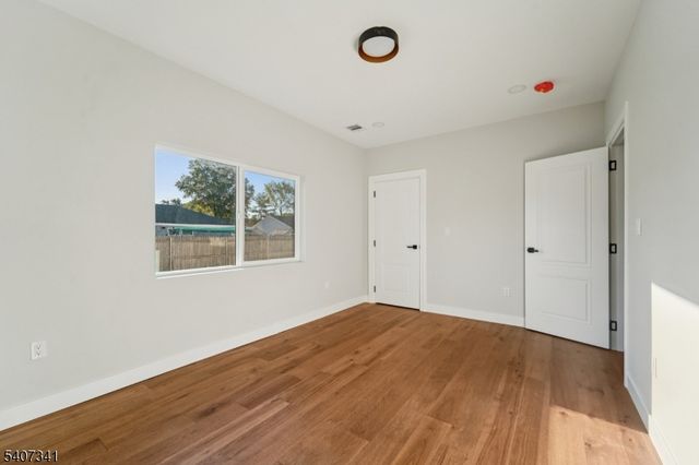 27 Sullivan Dr, Emerson Boro, NJ 07630