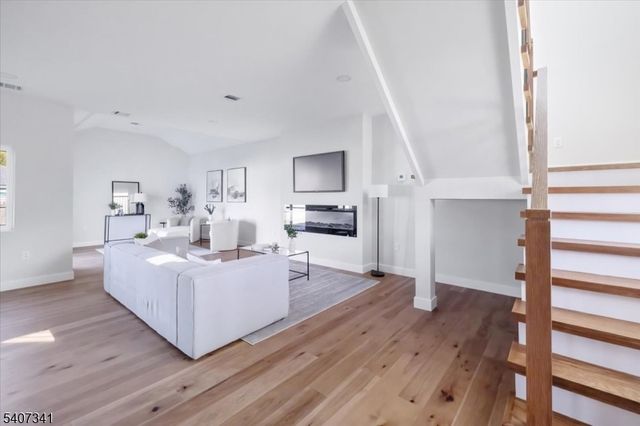 27 Sullivan Dr, Emerson Boro, NJ 07630