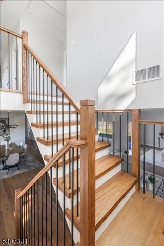 27 Sullivan Dr, Emerson Boro, NJ 07630