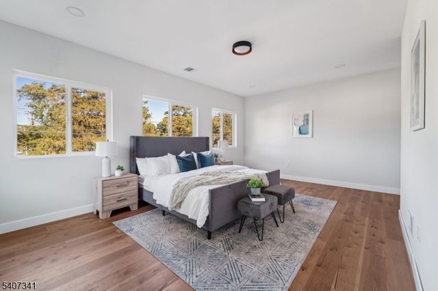 27 Sullivan Dr, Emerson Boro, NJ 07630