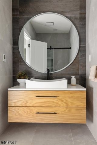 27 Sullivan Dr, Emerson Boro, NJ 07630