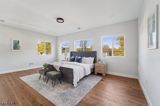 27 Sullivan Dr, Emerson Boro, NJ 07630