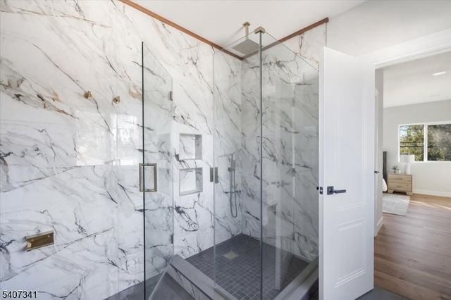 27 Sullivan Dr, Emerson Boro, NJ 07630