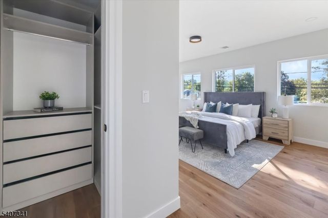 27 Sullivan Dr, Emerson Boro, NJ 07630