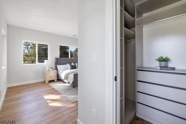 27 Sullivan Dr, Emerson Boro, NJ 07630